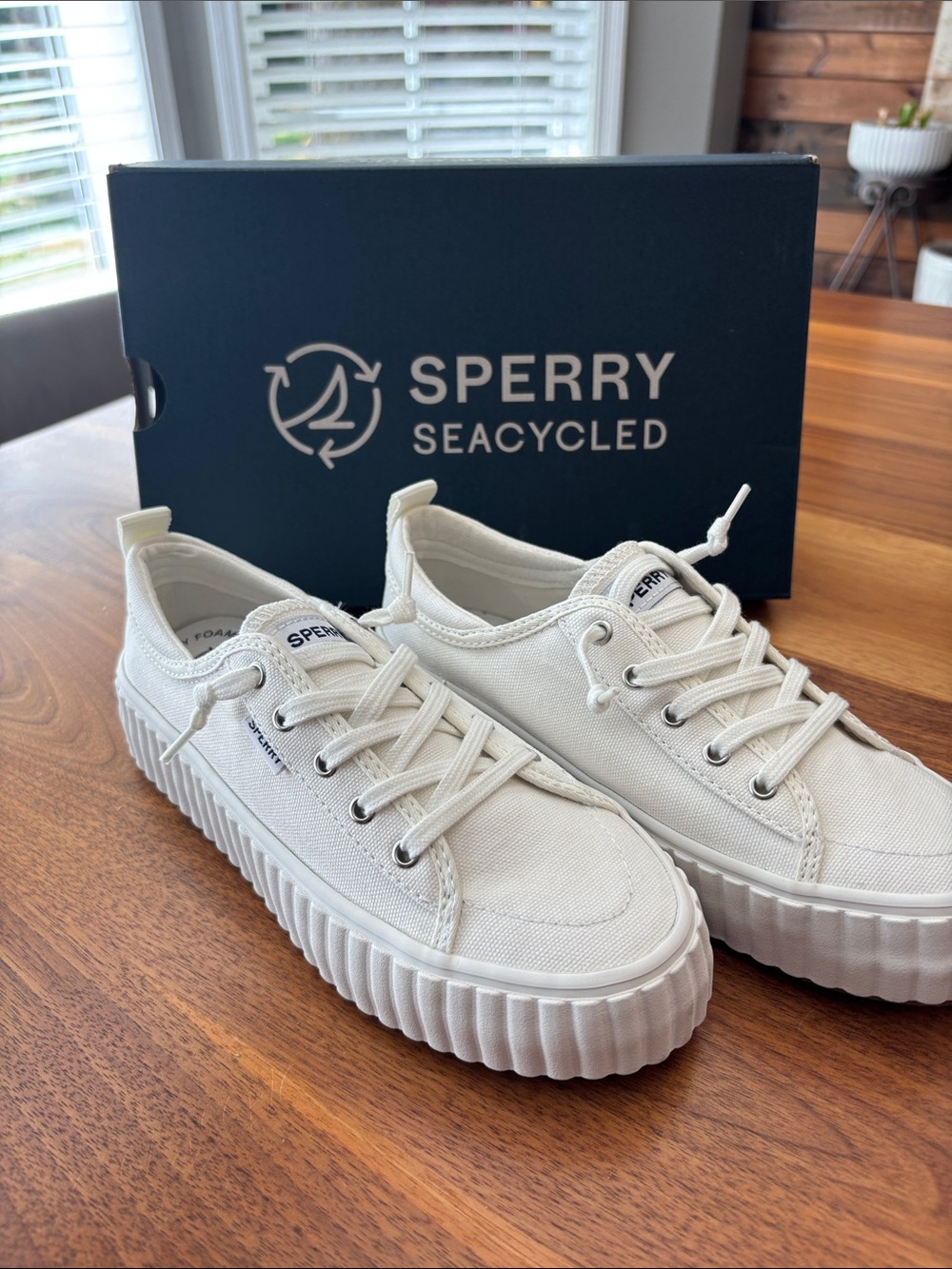 NWT New Sperry Pier Wave White Low Top Boat Shoes Womens Size 5